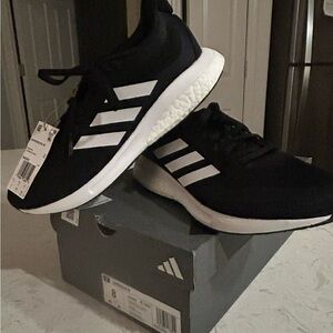 Women’s Adidas supernova size 8, black-and-white
